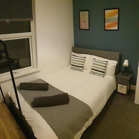4 Bedrooms, Sleeps 10, Near Lfc & Efc ลิเวอร์พูล ภายนอก รูปภาพ