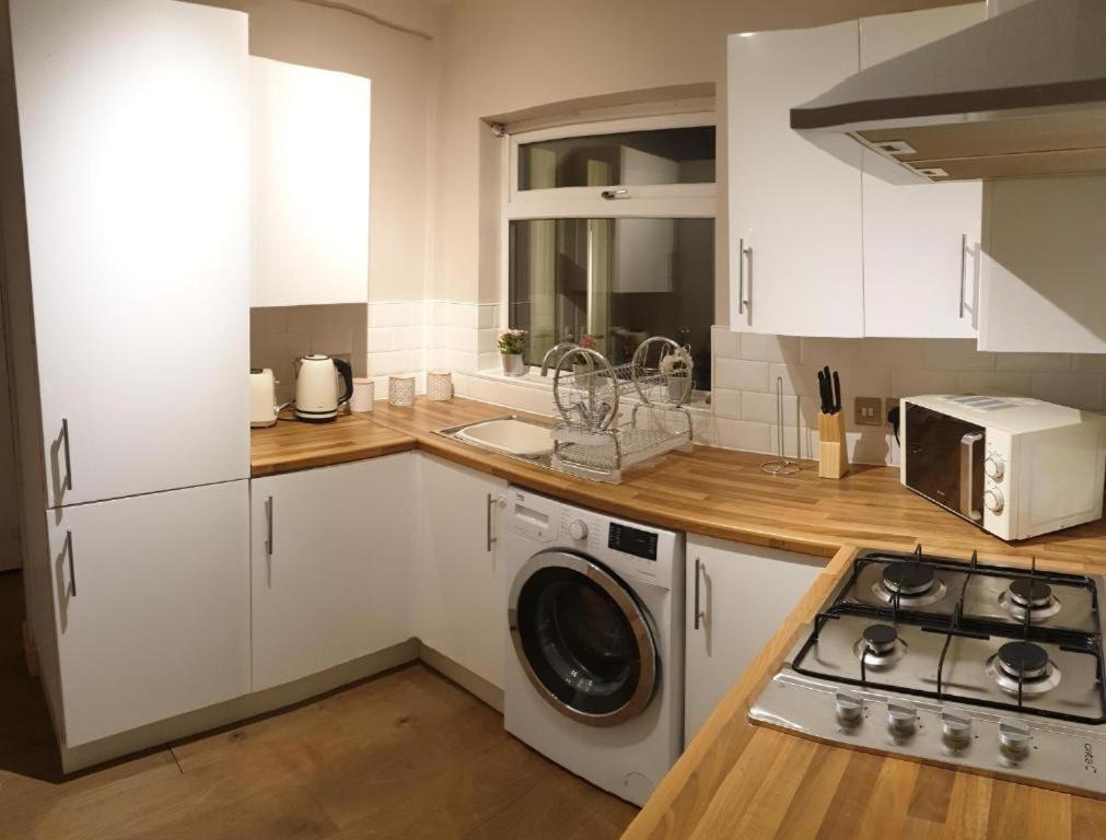 4 Bedrooms, Sleeps 10, Near Lfc & Efc ลิเวอร์พูล ภายนอก รูปภาพ